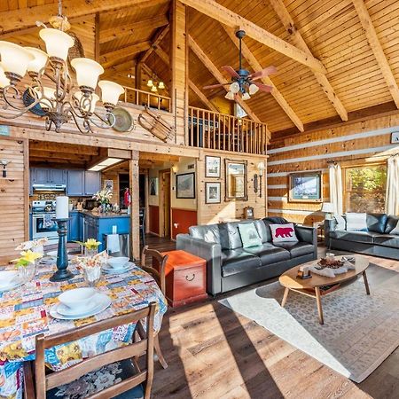 Barenberg Cabin - Secluded Unobstructed Panoramic Smoky Mountains View With Two Master Suites, Loft Game Room, And Hot Tub Gatlinburg Exteriör bild