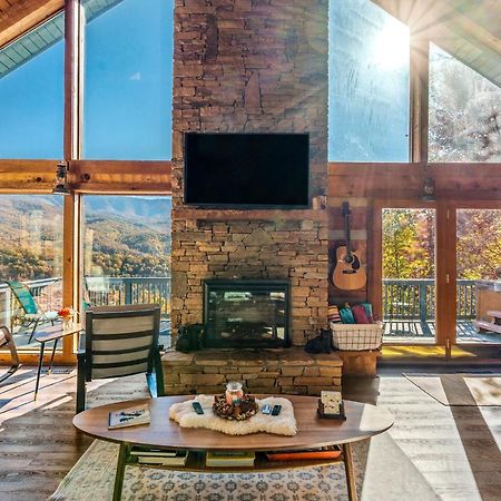 Barenberg Cabin - Secluded Unobstructed Panoramic Smoky Mountains View With Two Master Suites, Loft Game Room, And Hot Tub Gatlinburg Exteriör bild
