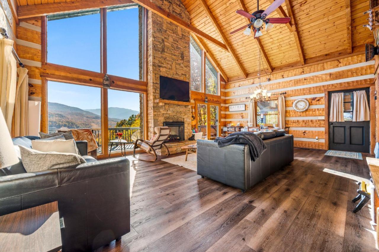 Barenberg Cabin - Secluded Unobstructed Panoramic Smoky Mountains View With Two Master Suites, Loft Game Room, And Hot Tub Gatlinburg Exteriör bild