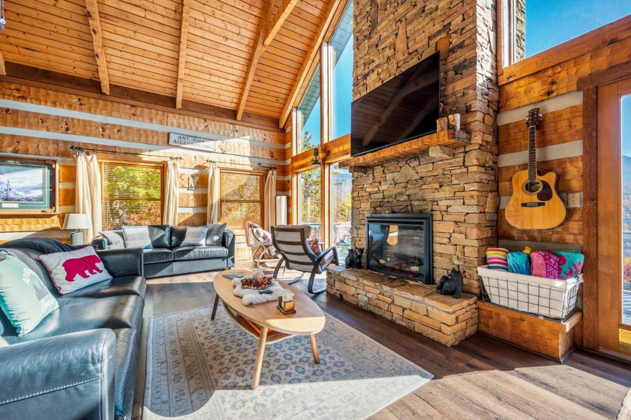 Barenberg Cabin - Secluded Unobstructed Panoramic Smoky Mountains View With Two Master Suites, Loft Game Room, And Hot Tub Gatlinburg Exteriör bild
