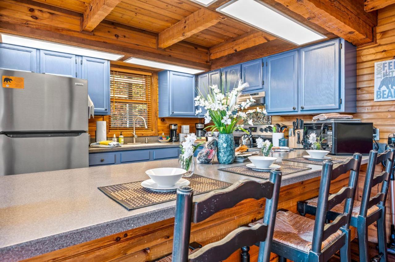 Barenberg Cabin - Secluded Unobstructed Panoramic Smoky Mountains View With Two Master Suites, Loft Game Room, And Hot Tub Gatlinburg Exteriör bild