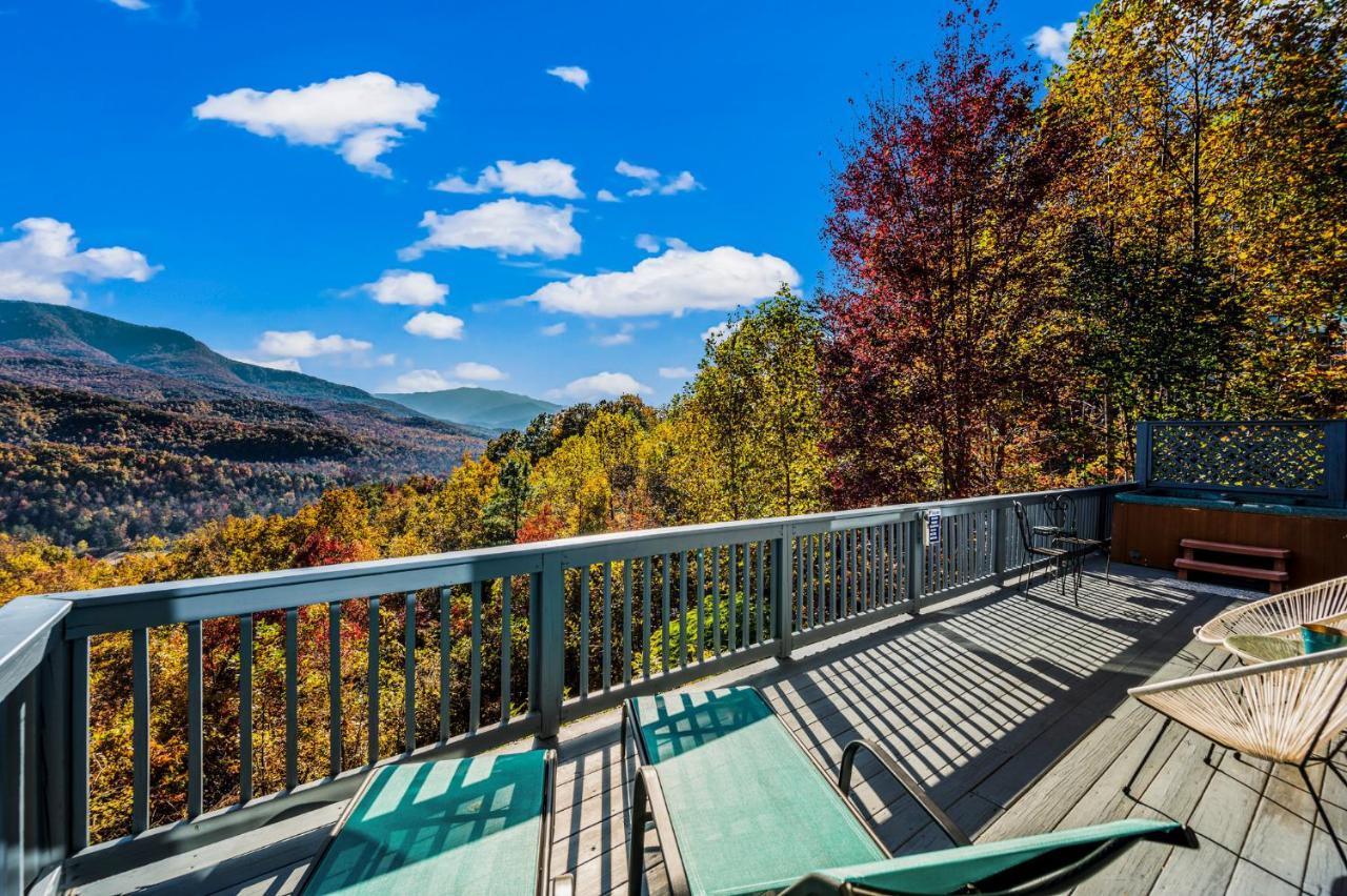 Barenberg Cabin - Secluded Unobstructed Panoramic Smoky Mountains View With Two Master Suites, Loft Game Room, And Hot Tub Gatlinburg Exteriör bild