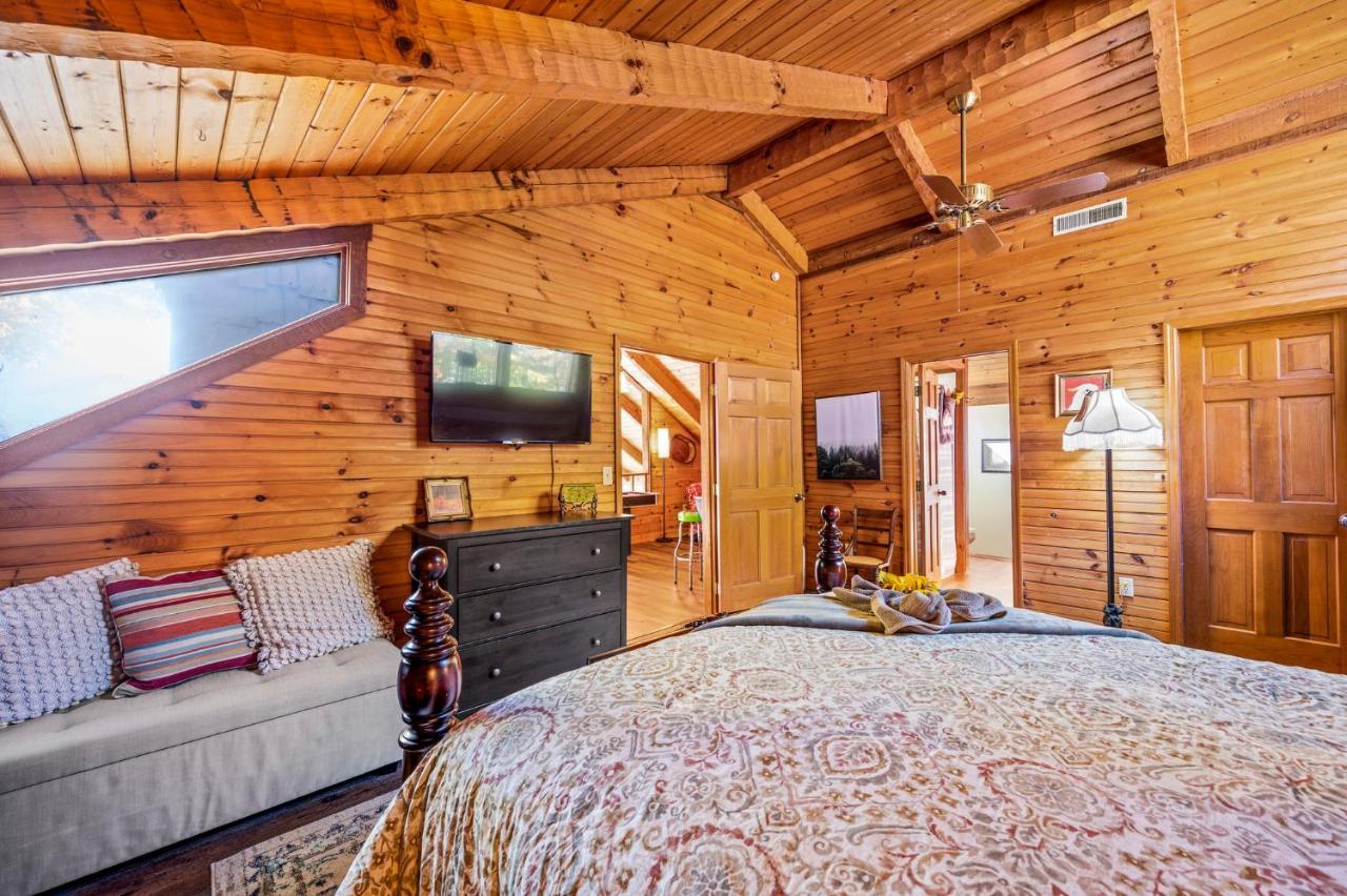 Barenberg Cabin - Secluded Unobstructed Panoramic Smoky Mountains View With Two Master Suites, Loft Game Room, And Hot Tub Gatlinburg Exteriör bild
