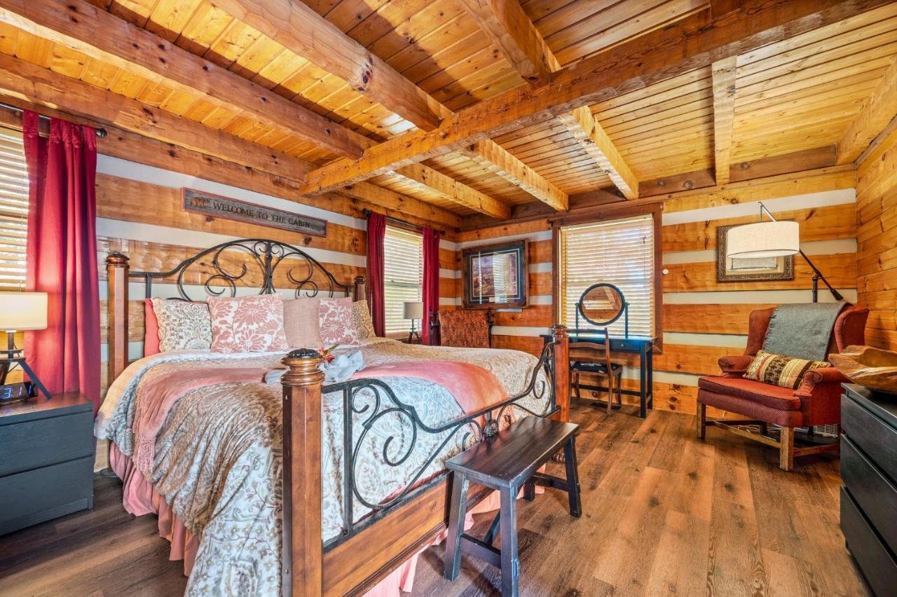 Barenberg Cabin - Secluded Unobstructed Panoramic Smoky Mountains View With Two Master Suites, Loft Game Room, And Hot Tub Gatlinburg Exteriör bild