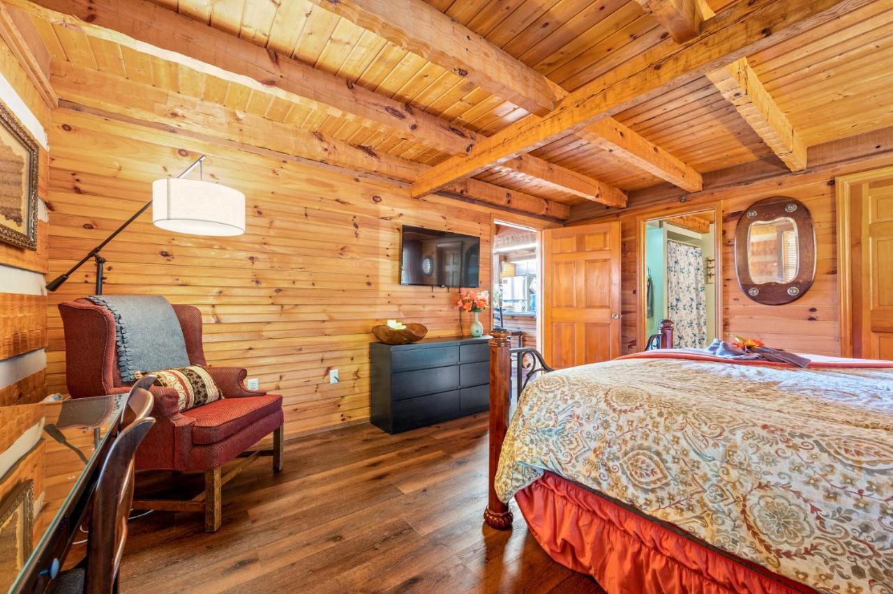 Barenberg Cabin - Secluded Unobstructed Panoramic Smoky Mountains View With Two Master Suites, Loft Game Room, And Hot Tub Gatlinburg Exteriör bild