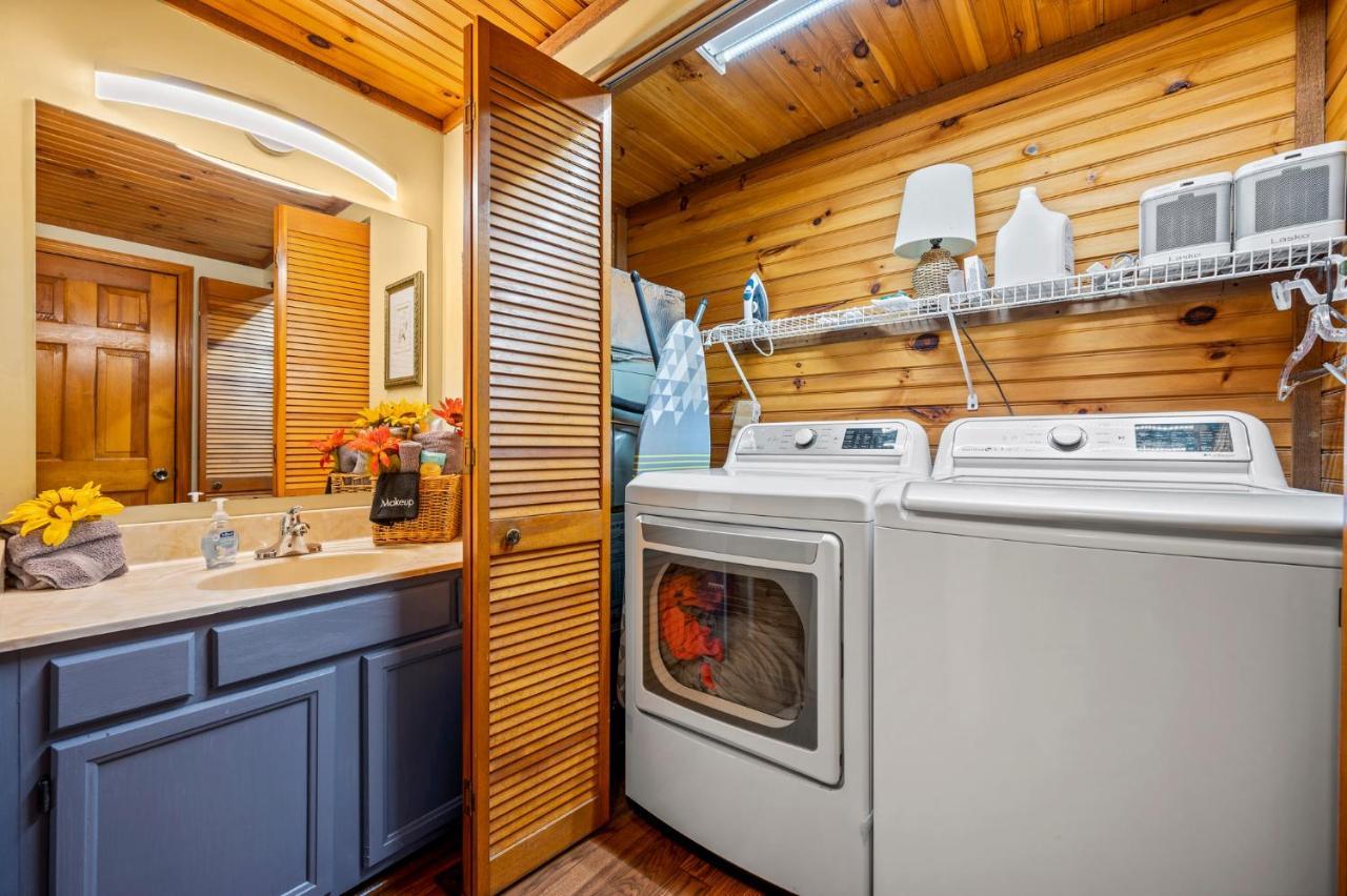 Barenberg Cabin - Secluded Unobstructed Panoramic Smoky Mountains View With Two Master Suites, Loft Game Room, And Hot Tub Gatlinburg Exteriör bild