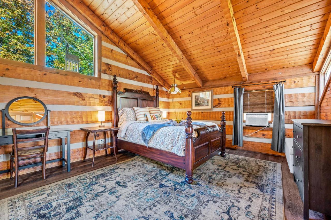 Barenberg Cabin - Secluded Unobstructed Panoramic Smoky Mountains View With Two Master Suites, Loft Game Room, And Hot Tub Gatlinburg Exteriör bild