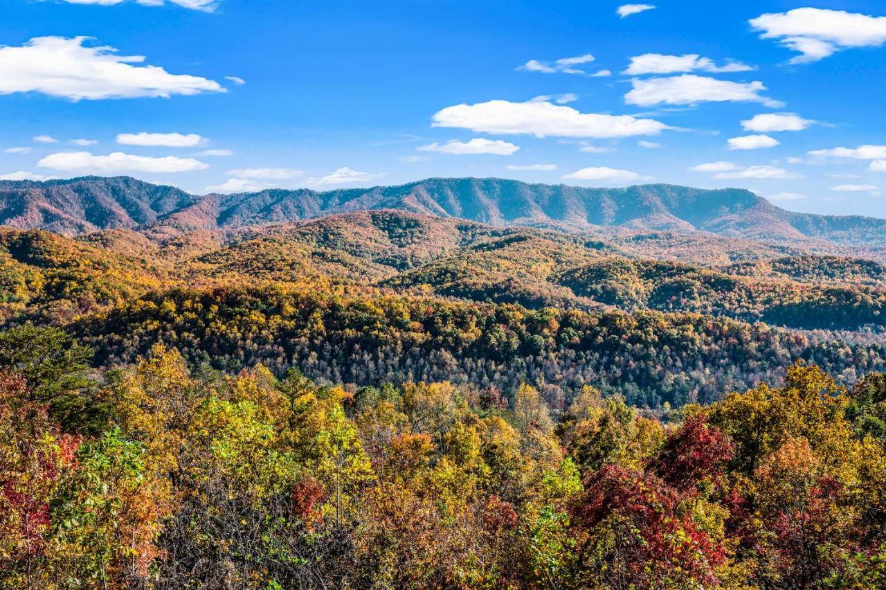 Barenberg Cabin - Secluded Unobstructed Panoramic Smoky Mountains View With Two Master Suites, Loft Game Room, And Hot Tub Gatlinburg Exteriör bild
