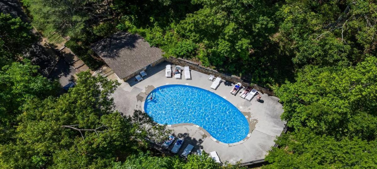 Barenberg Cabin - Secluded Unobstructed Panoramic Smoky Mountains View With Two Master Suites, Loft Game Room, And Hot Tub Gatlinburg Exteriör bild